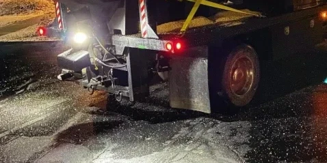 Liquid de-icer application